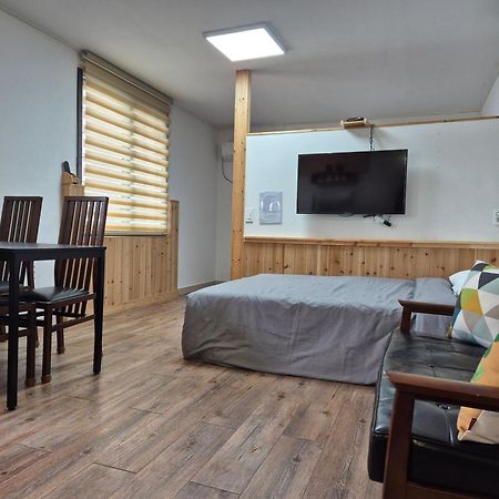 Jeju Soroan Pension Согвипхо Экстерьер фото