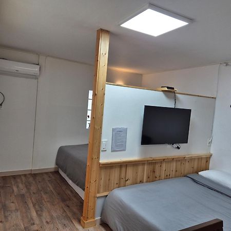 Jeju Soroan Pension Согвипхо Экстерьер фото