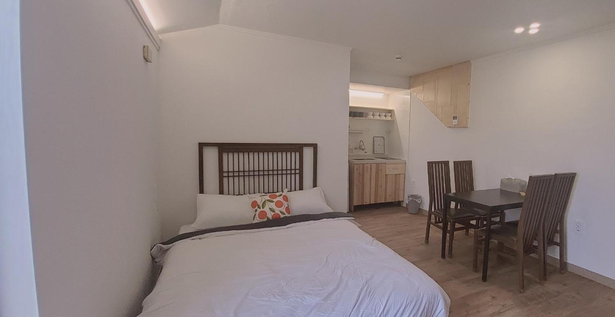 Jeju Soroan Pension Согвипхо Экстерьер фото