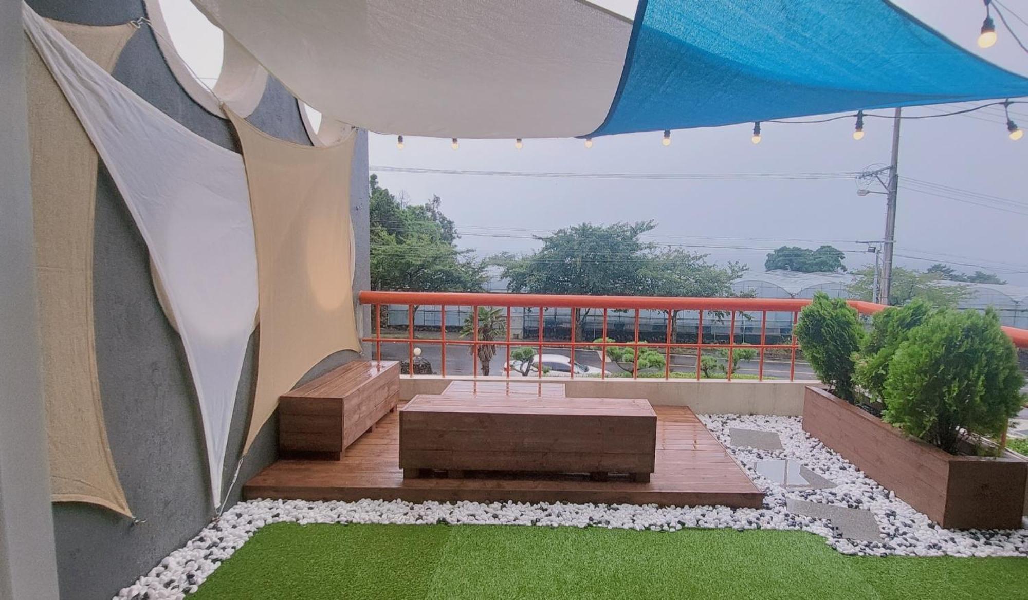 Jeju Soroan Pension Согвипхо Экстерьер фото