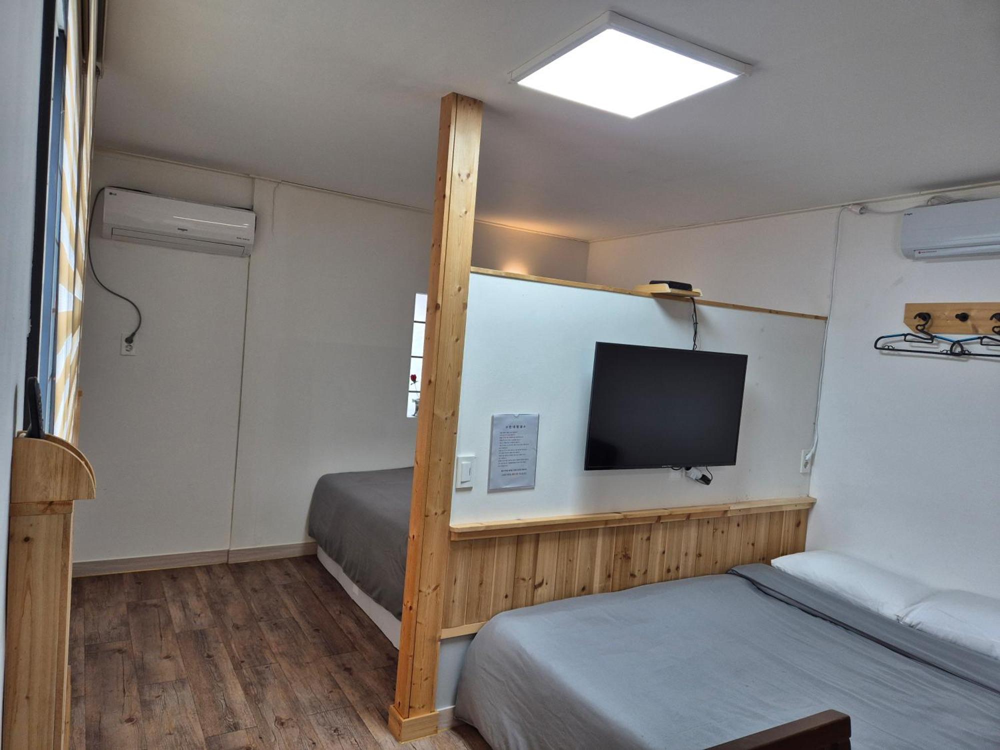 Jeju Soroan Pension Согвипхо Экстерьер фото